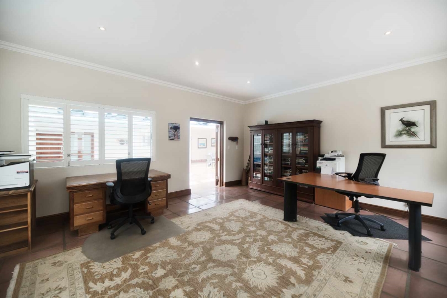 5 Bedroom Property for Sale in Fernkloof Estate Western Cape